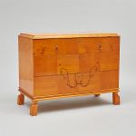 1021 2240 CHEST OF DRAWERS